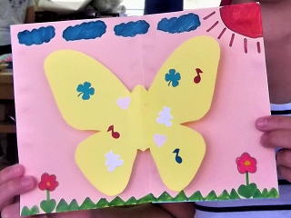 蝶飛び出すカード　子どもたちの作品